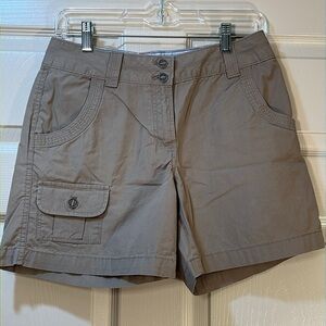 Van Heusen NWOT Khaki Cargo Short 100%
Cotton Tan Size 2